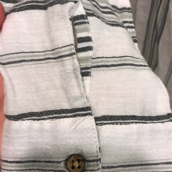 🦇 O’Neill Alamo Woven Top button up - Picture 4 of 5